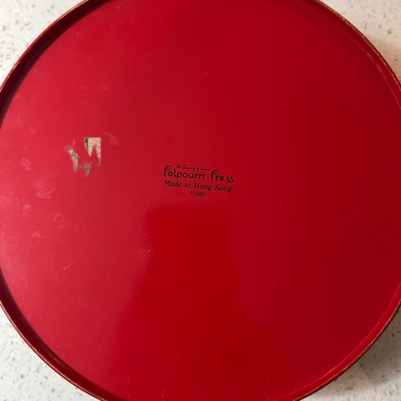 2 Vintage Christmas Cookie Tins Round Reindeer Wreath Red Green Cream 2 3/4 Tall - Picture 8 of 11